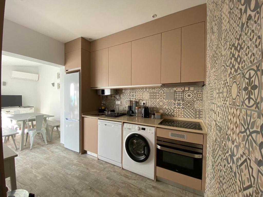 Friendly House Apartment ลากอส ภายนอก รูปภาพ